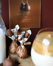 Rabitos Royale figs covered in milk chocolate 8 units in the box 142 g