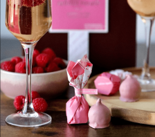 Rabitos Royale dried fig in ruby chocolate 1 vnt