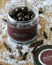 Rabitos Royale MINIS figos juodajame šokolade su jūros druska 150 g