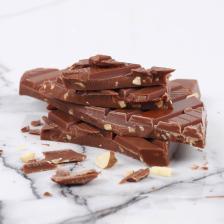 Le Chocolat des Français Milk Chocolate with Almonds 