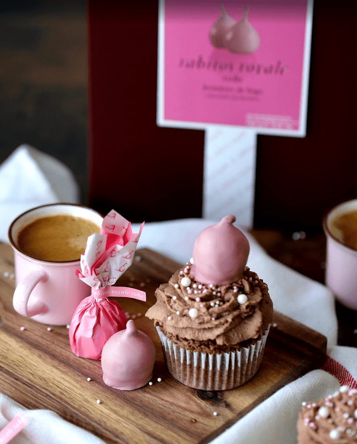 Rabitos Royale figs covered in ruby chocolate 8 units in the box 142 g