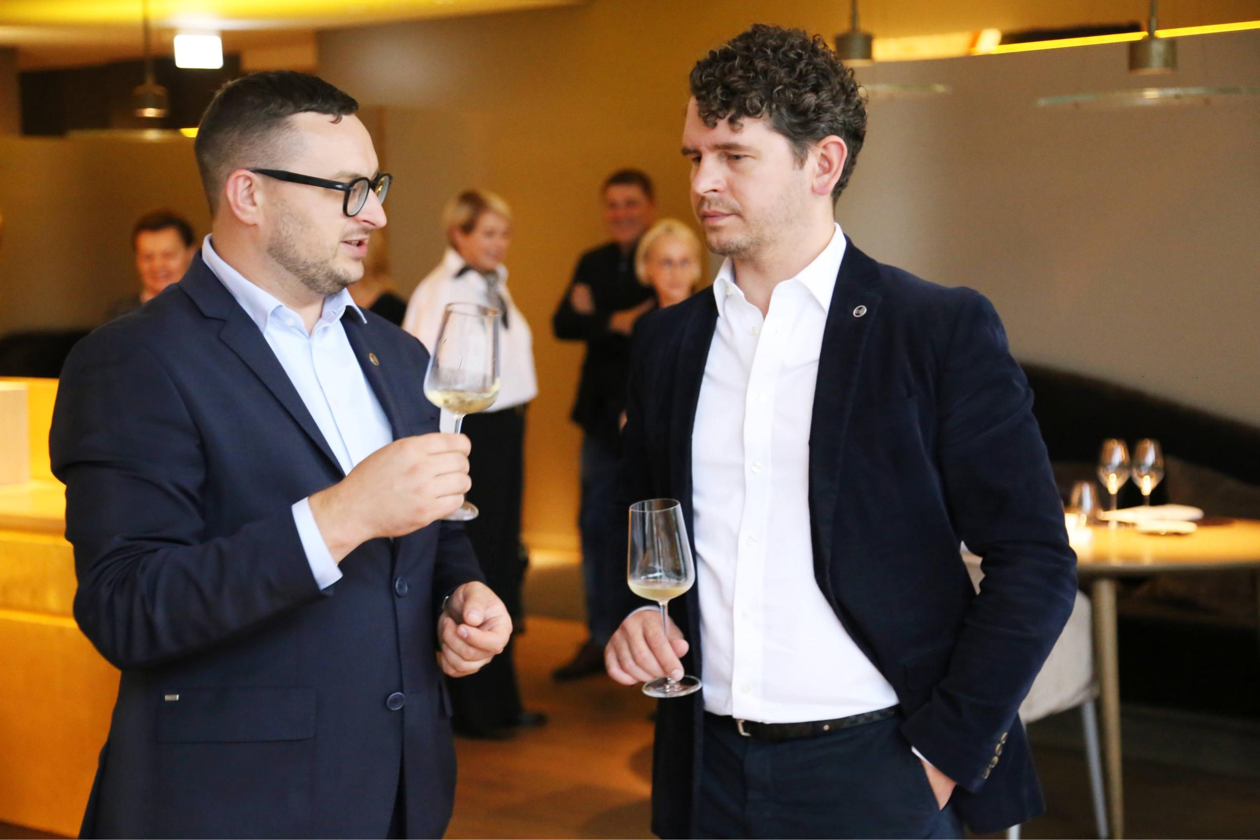 Vyno ekspertai Petras Jara&scaron;ūnas ir Andrius Pagojus