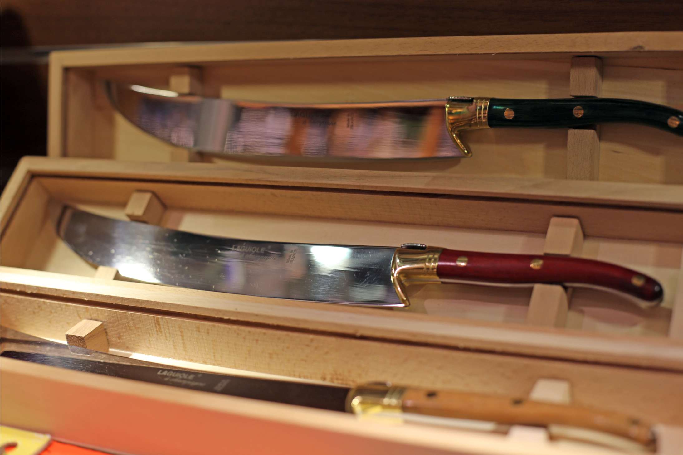 Sabražo kardas šampanui atidaryti