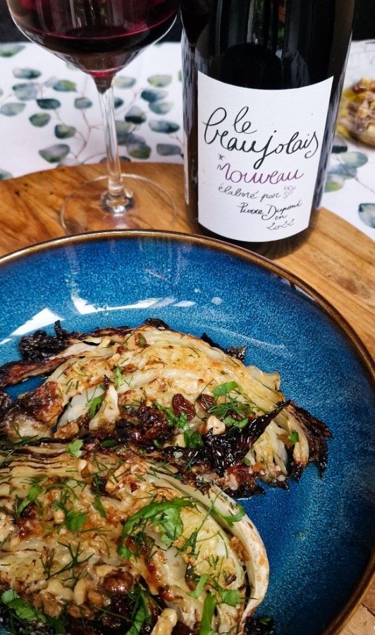 Vynas prie kepto kopūsto