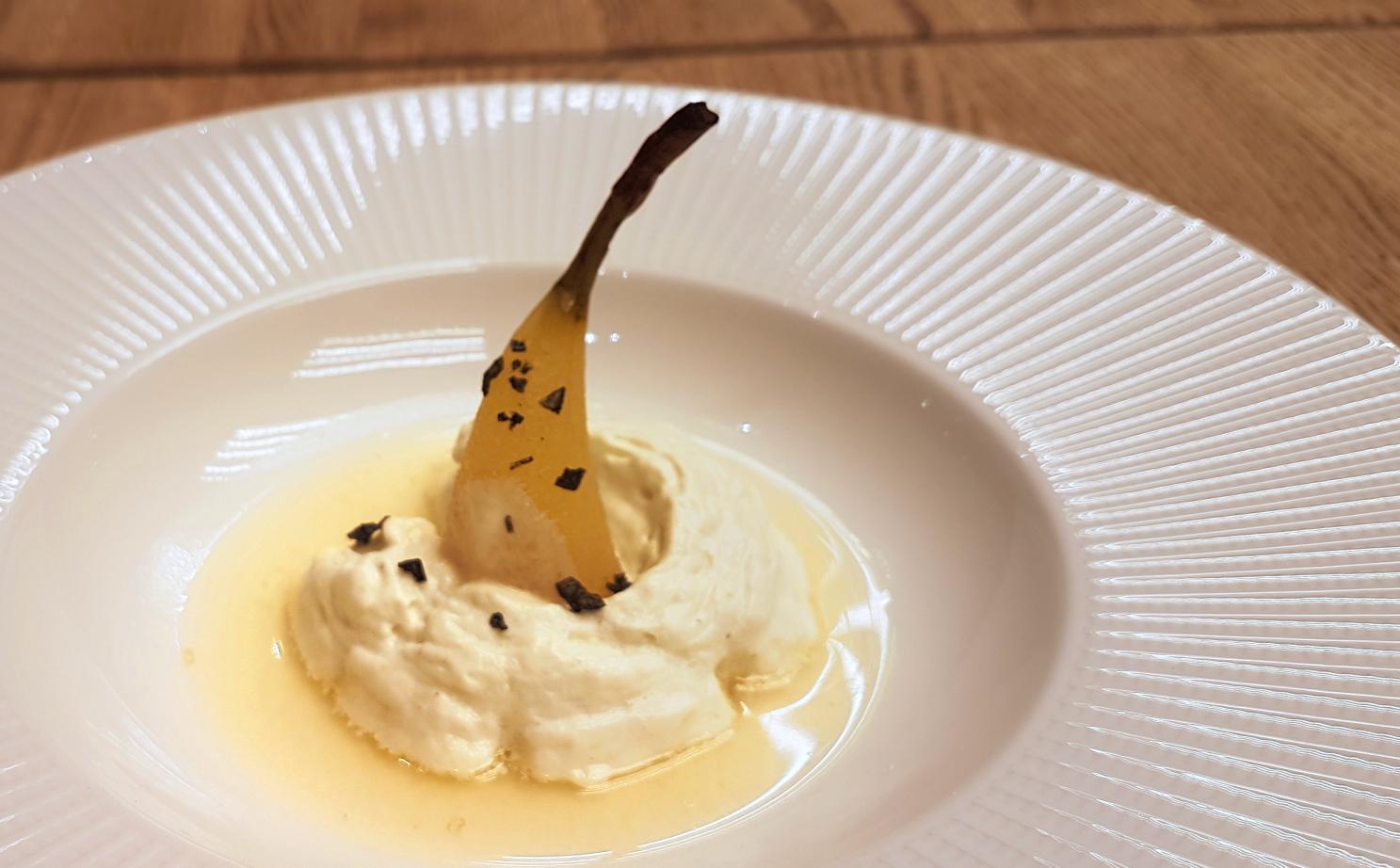 Vyne virta kriau&scaron;ė su stiltono kremu