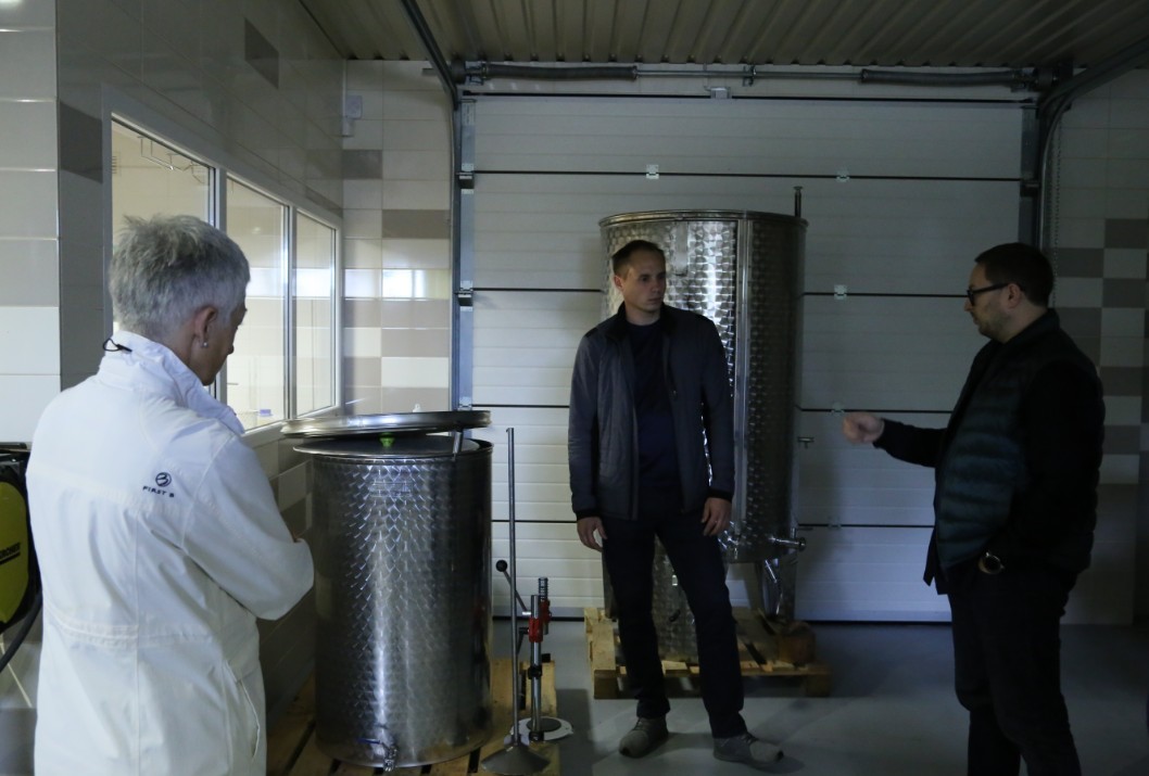 Moderni Roksala vyninės įranga