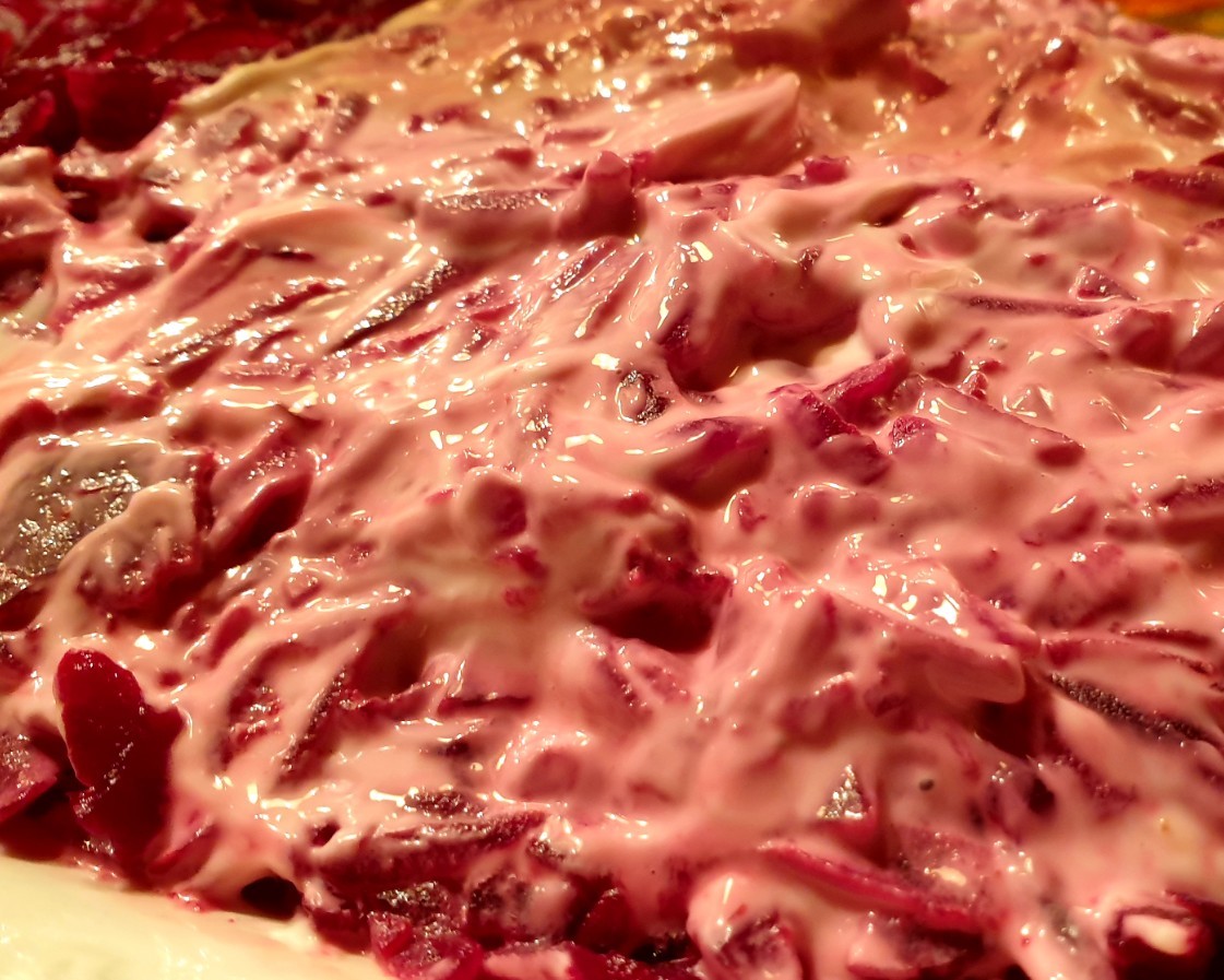 Silkė su burokėliais ir baltasis vynas