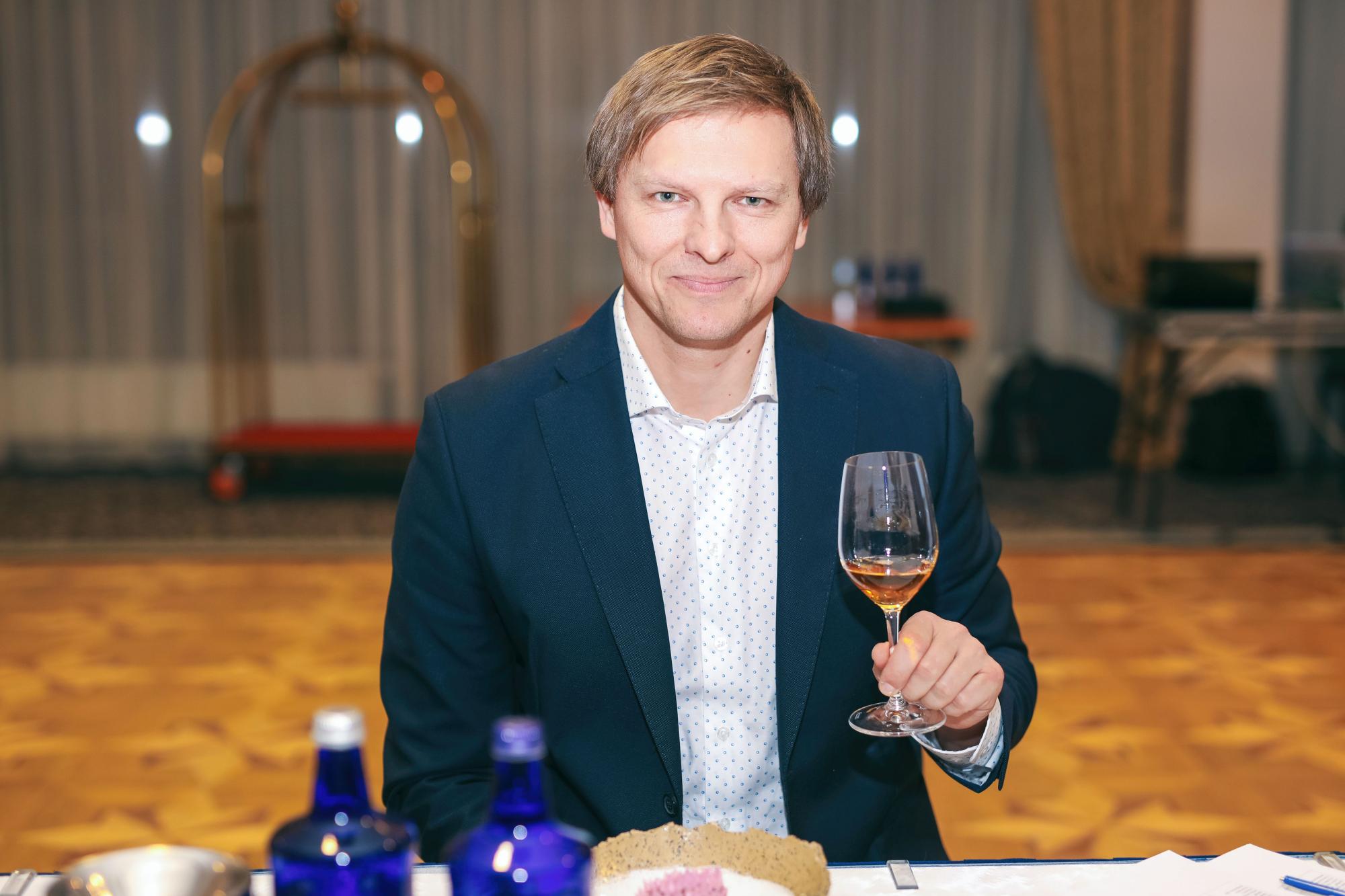 Linas Vaitulevičius ir degustacijos teisėjai