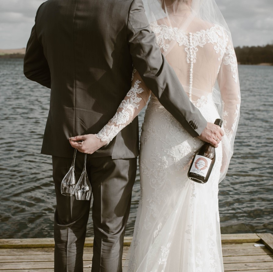 Vyno buteliai vestuvių dovanai