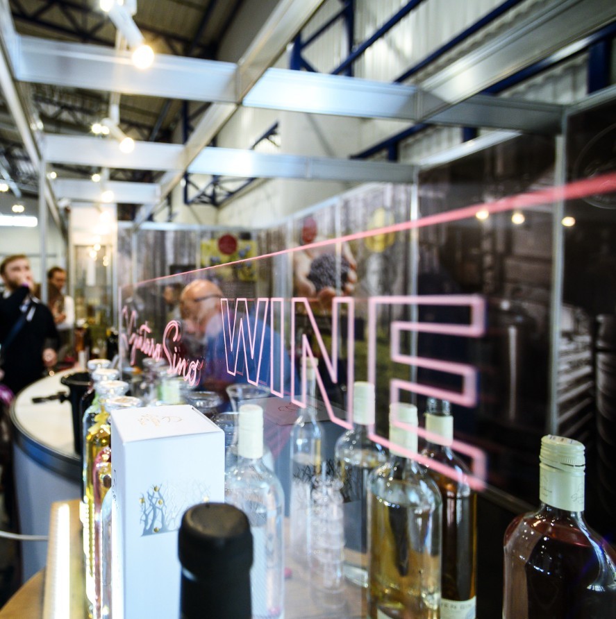 Vyno degustacija Lietuvos someljė mokyklos stende